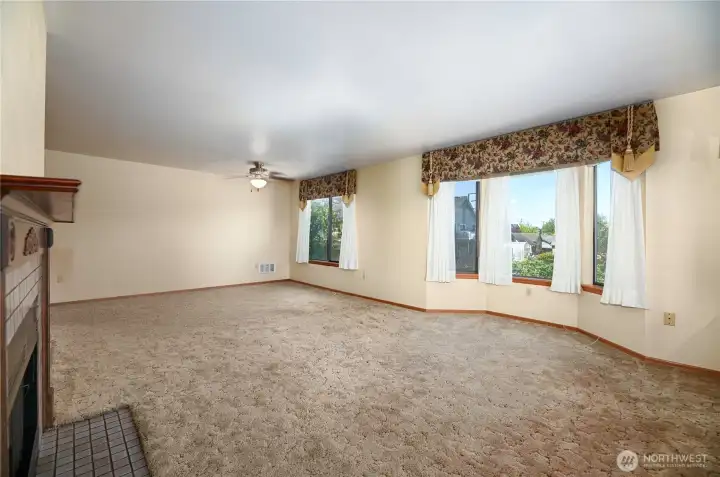 Living room dining room that is filled with natural light with all the windows. Living room dining room that is filled with natural light with all the windows.