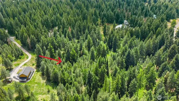 Arrow points to property and is approximate.
