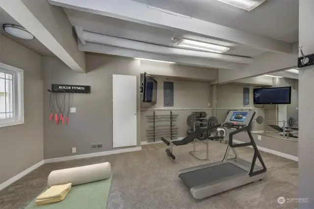 Perfect workout room or huge bedroom