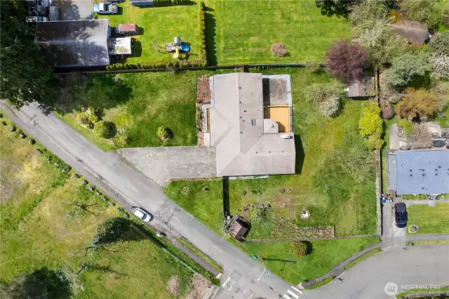 Large lot with possibility of second address, ADU or Large shop?