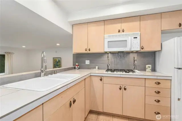 Additional perspective of the kitchen.