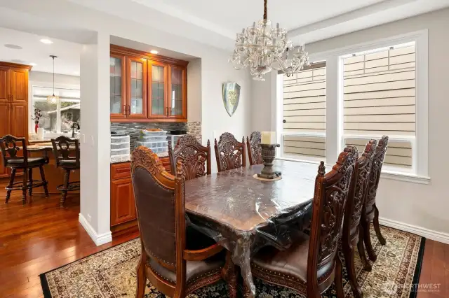 Dining well connected to kitchen area