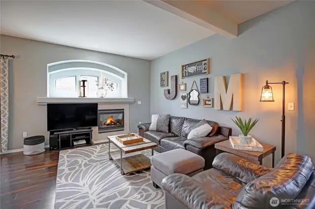 Open kitchen to the family room that flows right into dining and living room. Geat for entertaining!