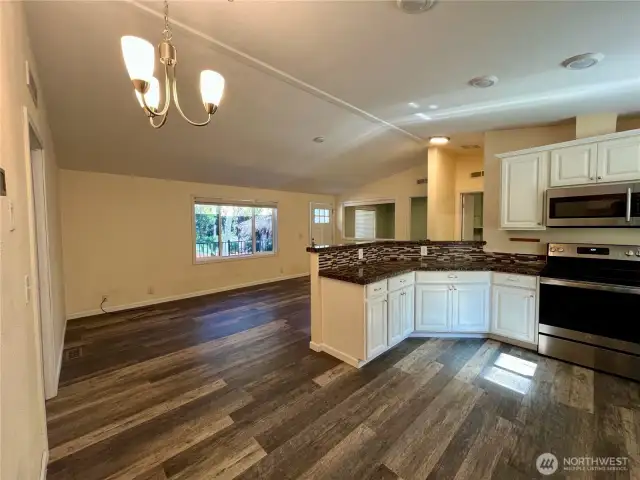 Vaulted ceilings with dedicated dining area