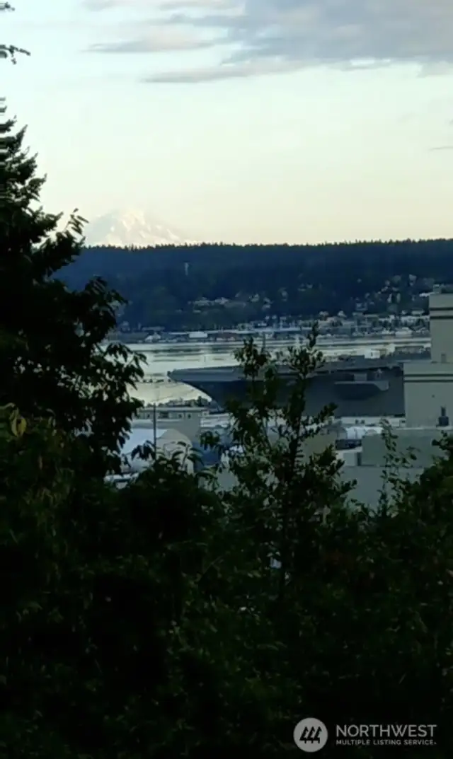 Mount Rainier, Puget Sound, and Naval Shipyard views.