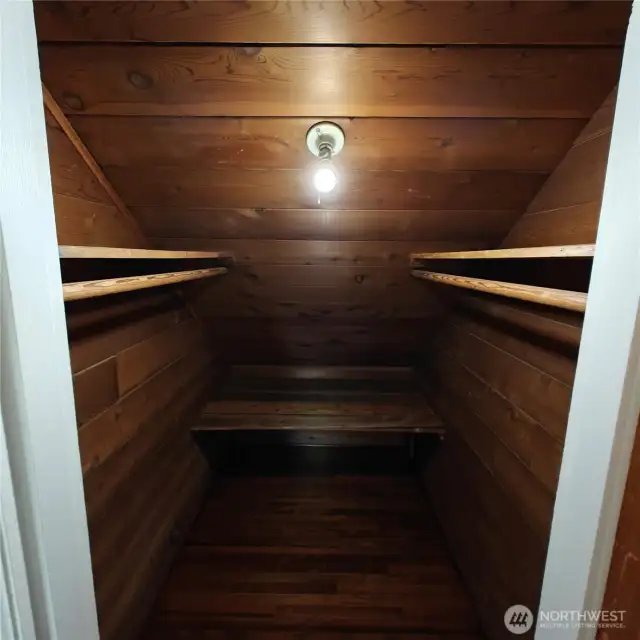 Walk in closet main bedroom