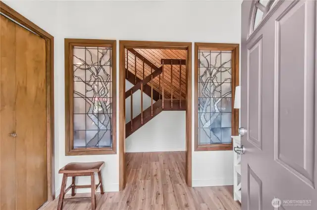 Breezeway...Customed stained glass entry with coat closet welcomes your guests.