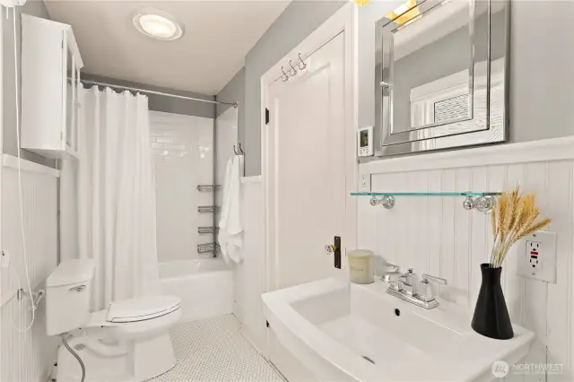 Main level full bathroom.