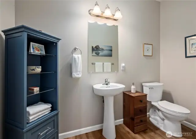 Quest bathroom. See virtual tour link for 3D walkthrough and floorplans
