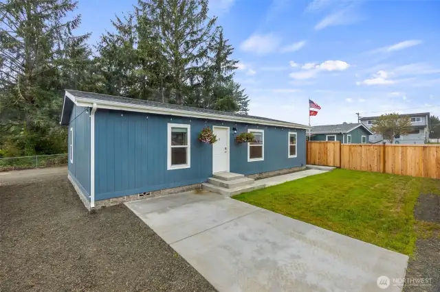 --- fence yard, landscaping in place, concrete driveway and --