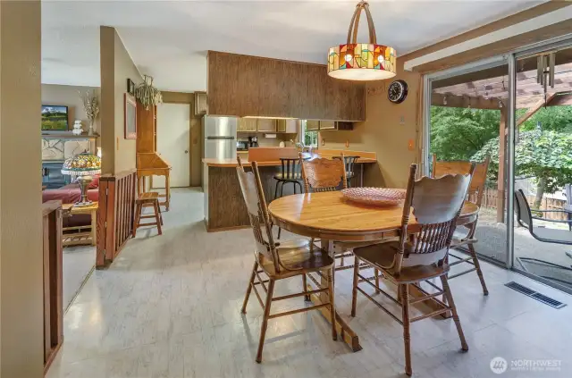 Kitchen Nook/Dining Back to Kitchen