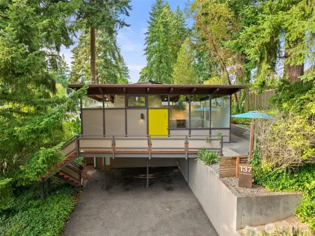 Classic Mid Century Modern. Vintage Gem.