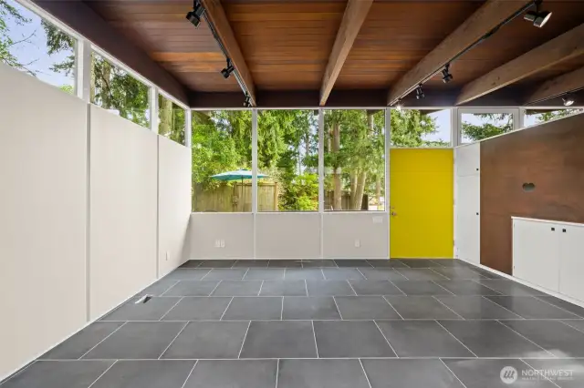 Classic MCM. Seamless spatial integration of living, dining, and kitchen areas.
