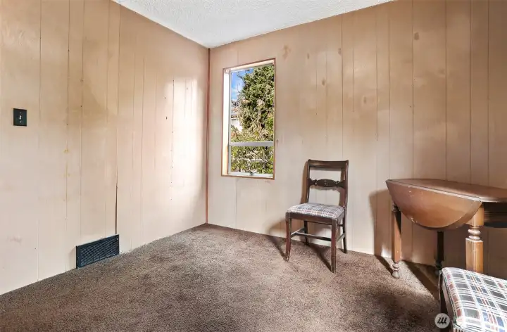 Guest bedroom.
