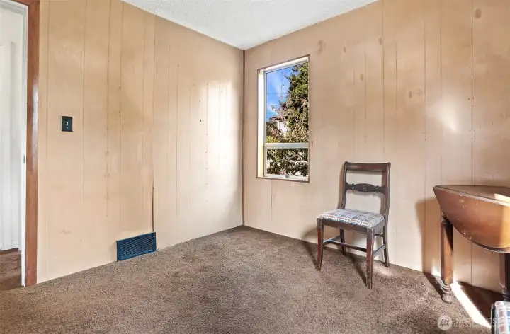 Guest bedroom.