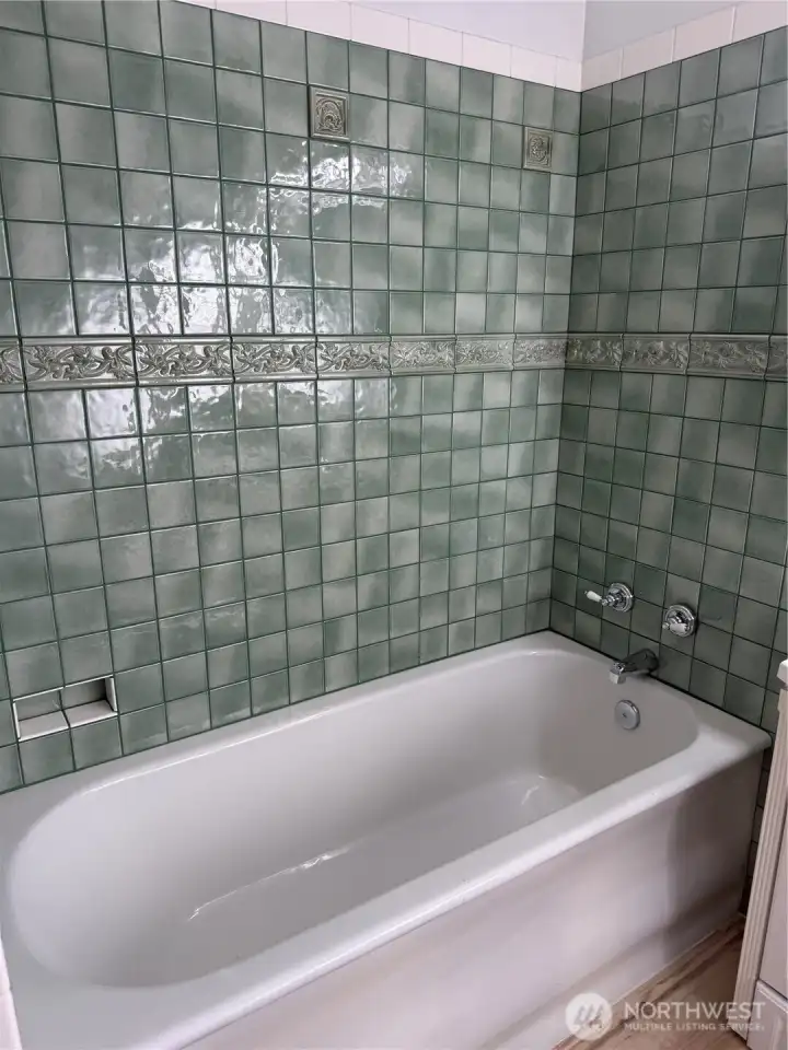 Full bathroom main floor