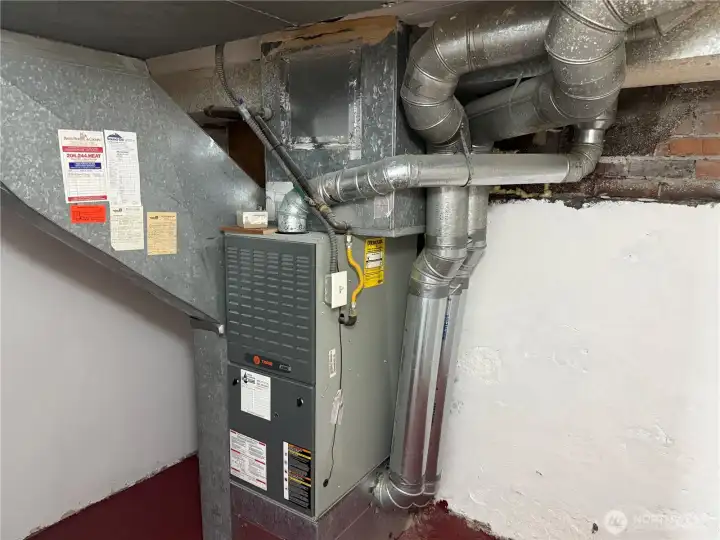 Gas furnace
