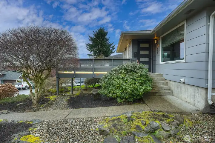 Walk into your 3 bed 2 bath 2580 sq ft single family home.