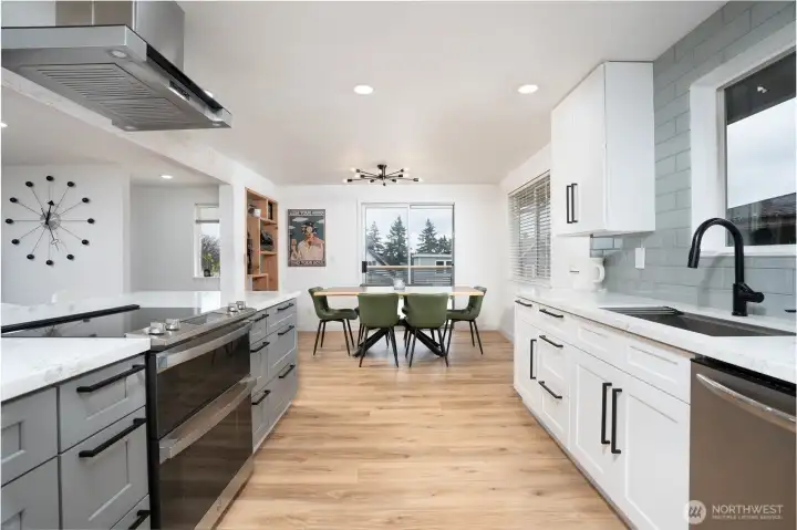 You can’t beat cooking in this kitchen, with ample space for the whole family to participate!
