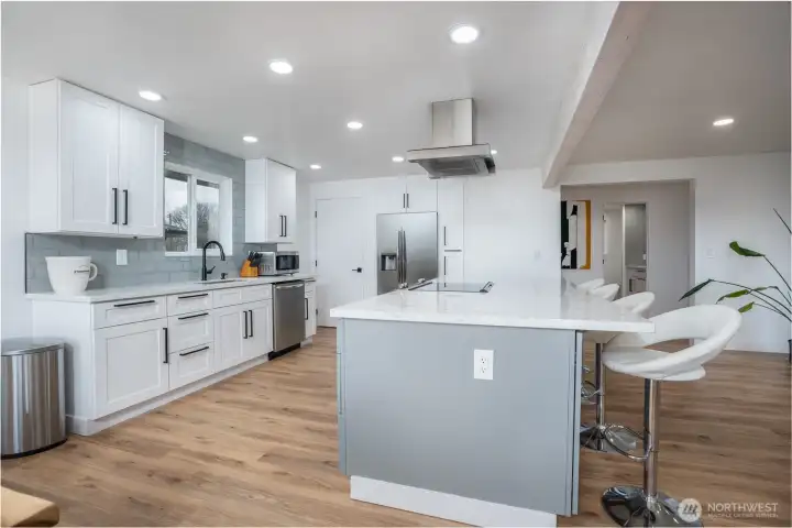 All stainless steel appliances to stay with the home.