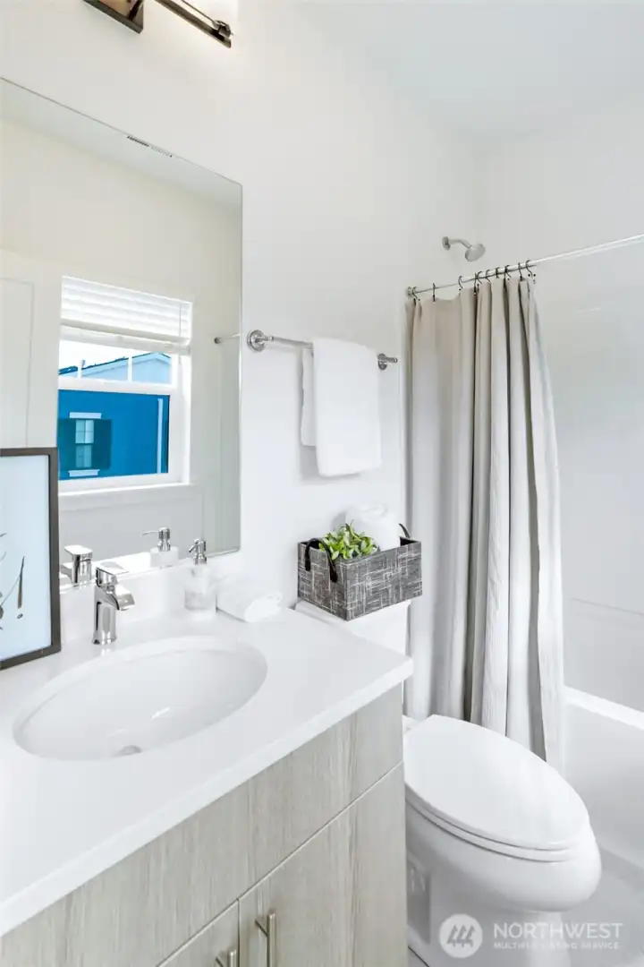 second bedroom ensuite bathroom