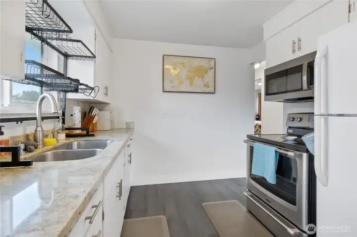 Newer stove and microwave for Unit 8313.