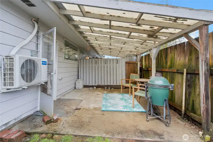 Covered patio unit 8313.