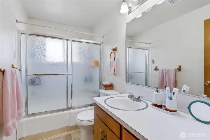 Full Bath in unit 8311.