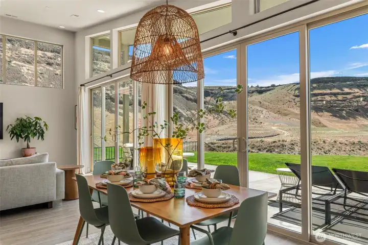 Vast Columbia River Views, Large Picture Windows