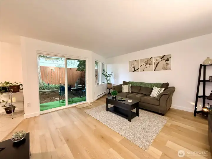 Nice sized living room.