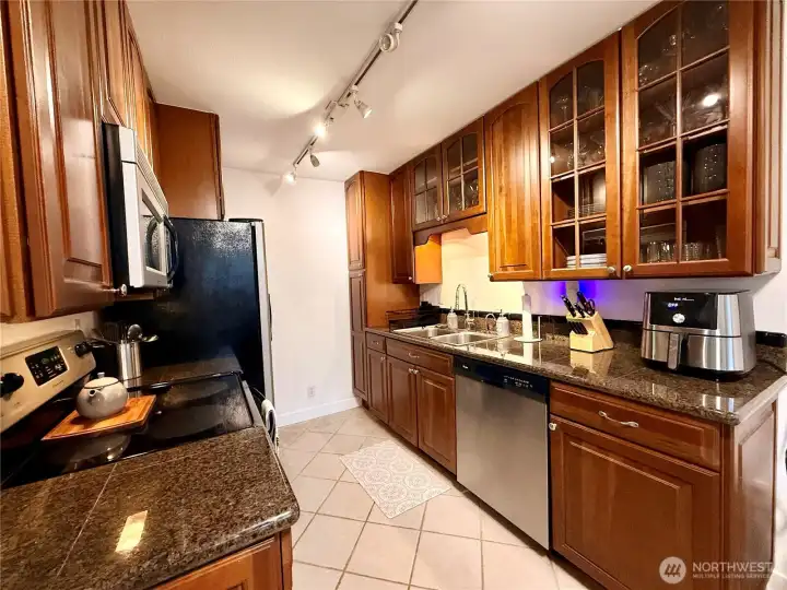 Another view of the kitchen.