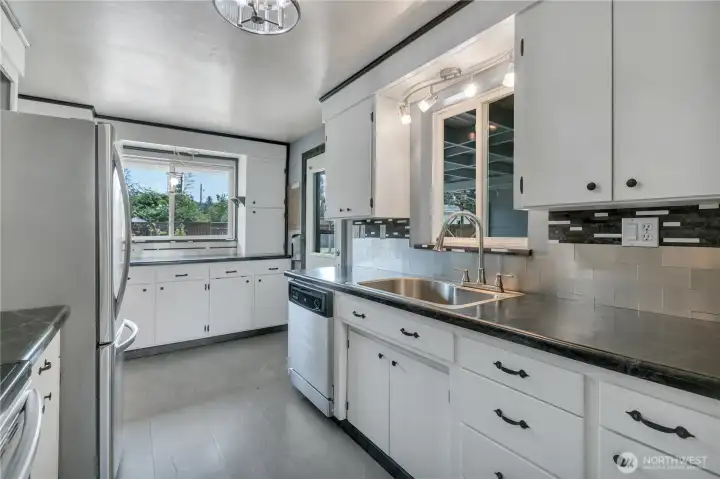 Bright and Inviting Kitchen!