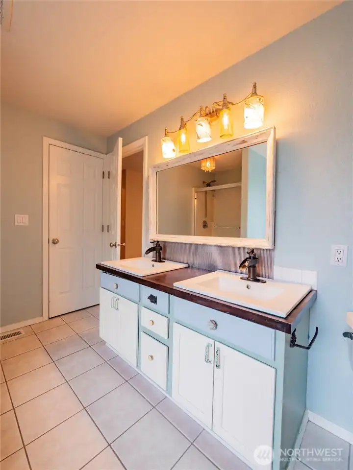 PRIMARY BATH...UPGRADED SINKS AND FAUCETS