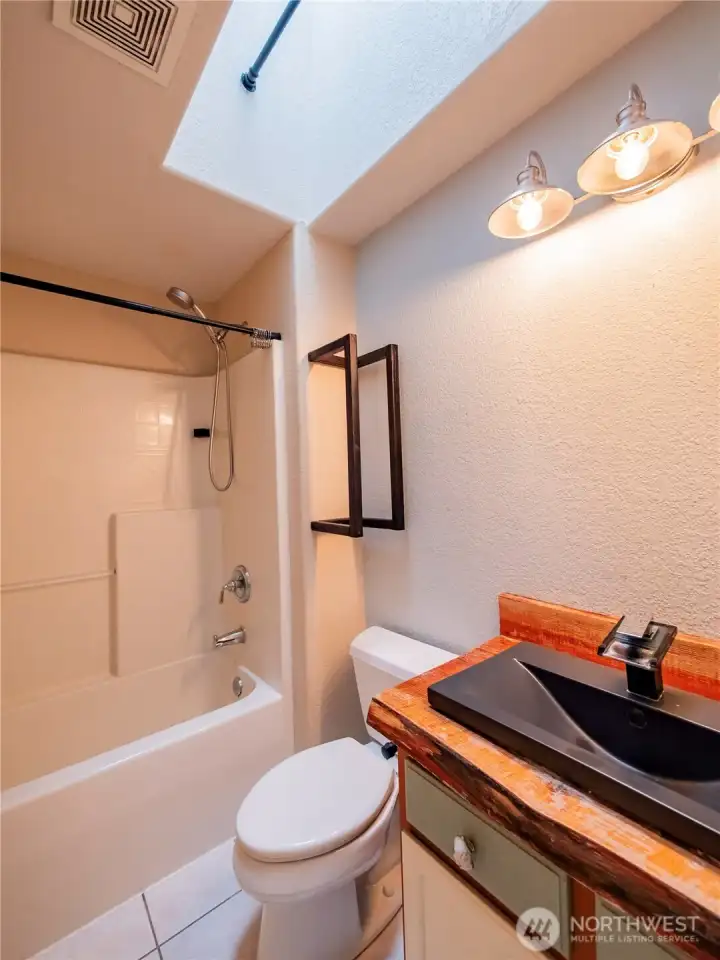SECONDARY BATH UPSTAIRS