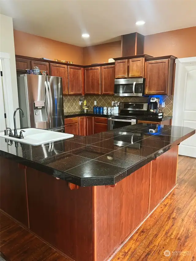 Large Bright Kitchen