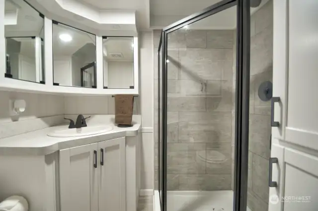 BATHROOM WITH CORNER SHOWER