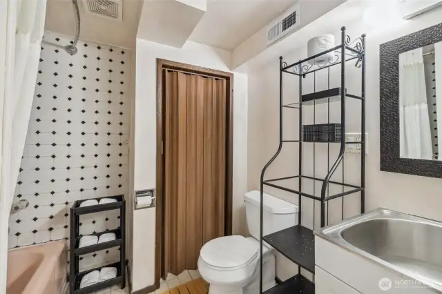 Lower Level Bathroom with full sized tub.