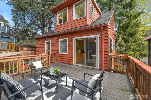 Spacious Back Deck!