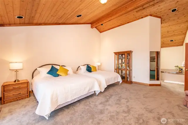 East Primary Bed Room to En-suite