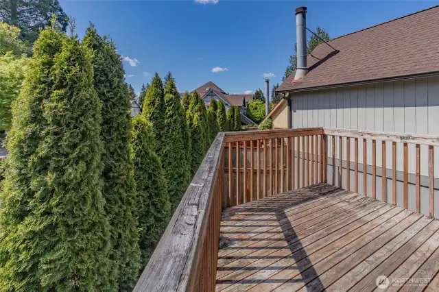 Very private deck to enjoy.