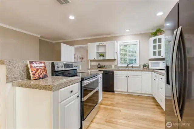Bright & spacious kitchen