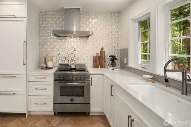 This kitchen is beautiful and functional with a perfect blend of aesthetics and practicality.
