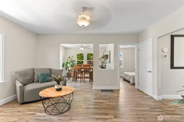 Living/dining/entry to bed 1