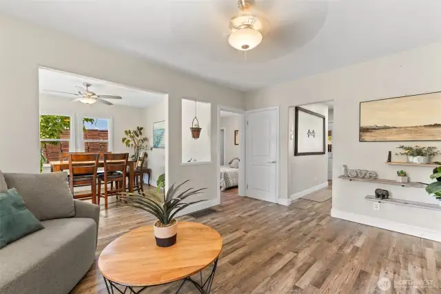Living/dining/bed 1 and entry to kitchen