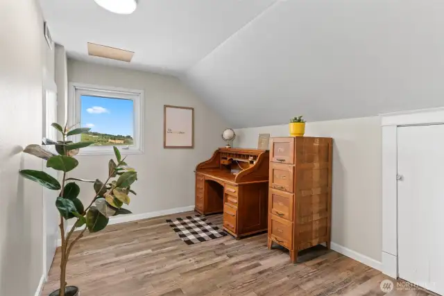 Upper level bonus room