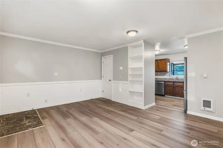 Continuous flooring into the kitchen
