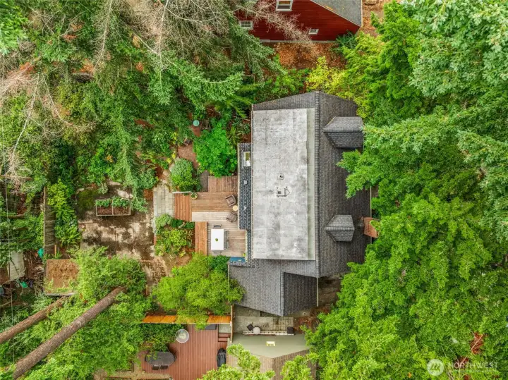 A stunning settings tucked within all the PNW trees and greenery.