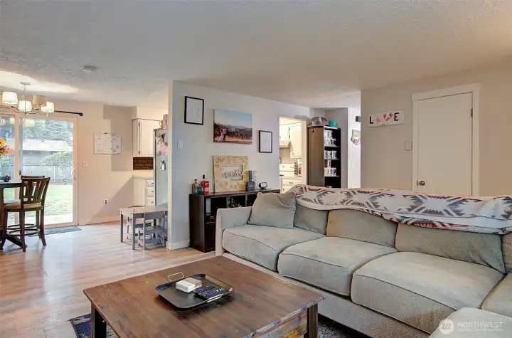 Living room/dining room