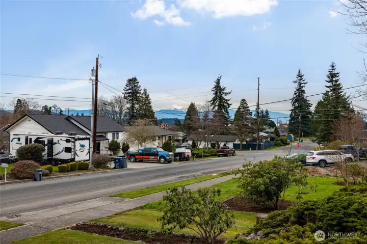 Views of Mt. Baker!! This home is walkable to Fidalgo Pool and Fitness, Community Forest Land Trails, tennis courts, middle and high schools and even Island View School!