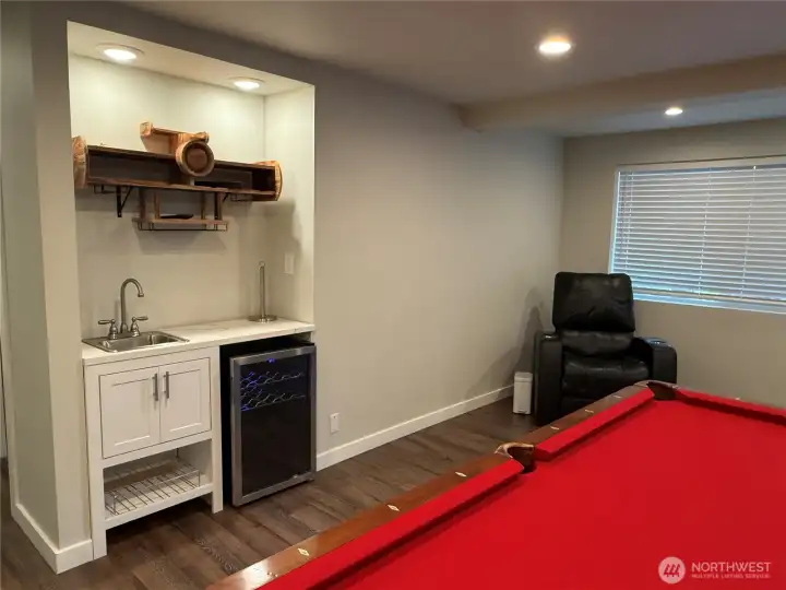 Full Wet bar